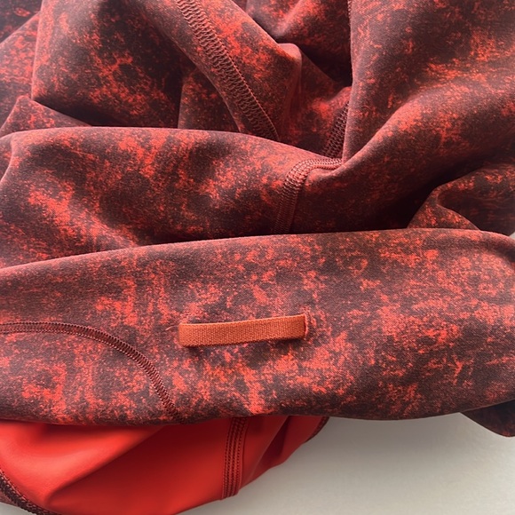 🚨 SOLD 🚨Lululemon Wunder Train HR Tight 25" Denim Wash Print Autumn Red Black - Picture 9 of 10